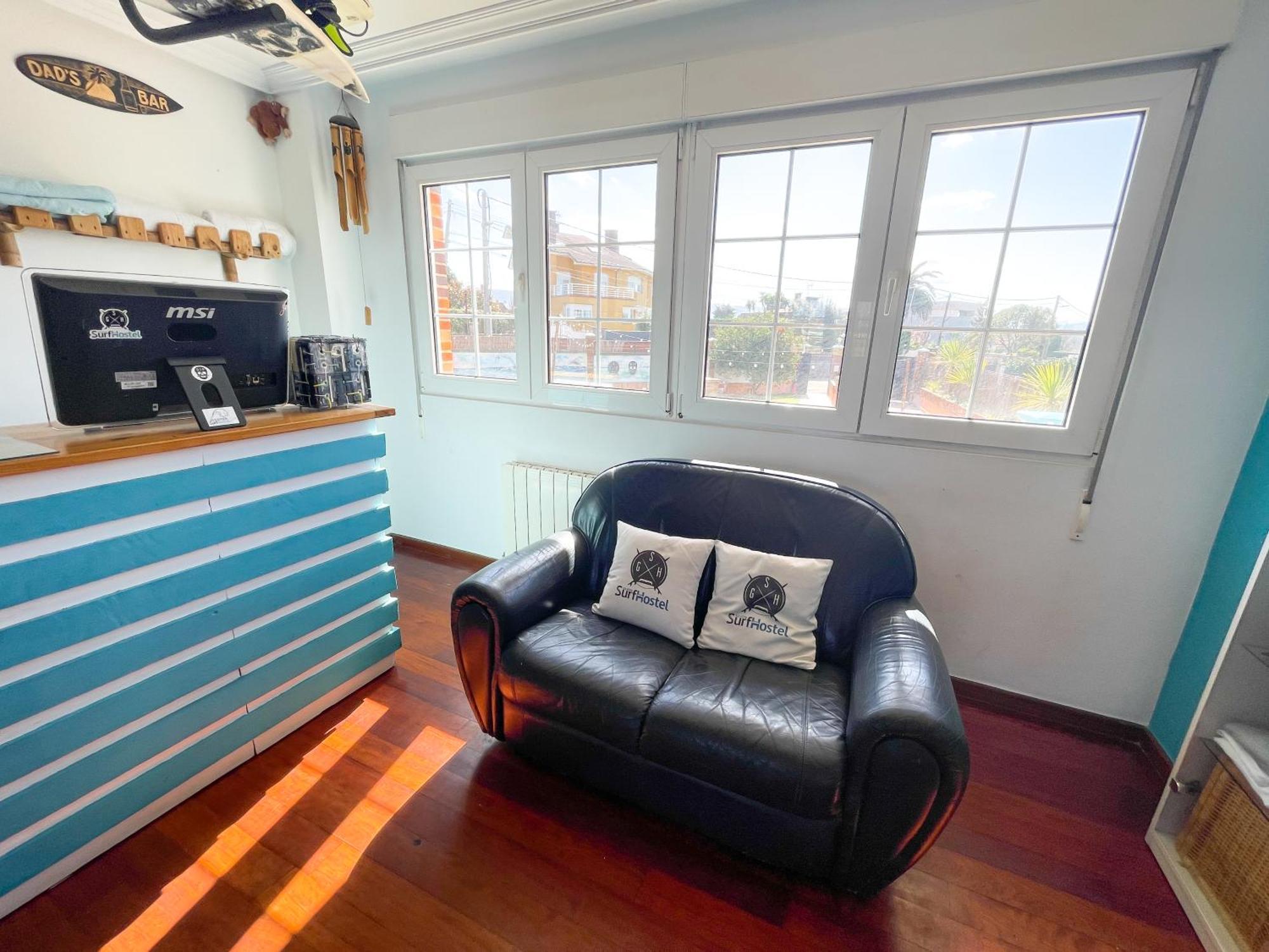 Gijon Surf Hostel Bagian luar foto